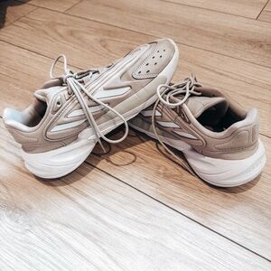 Adidas Ozelia shoes size 6.5
